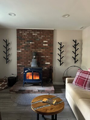 Interior - Cozy 3 bedroom 2 bathroom chalet centrally located in Southern Vermont. (Windham)