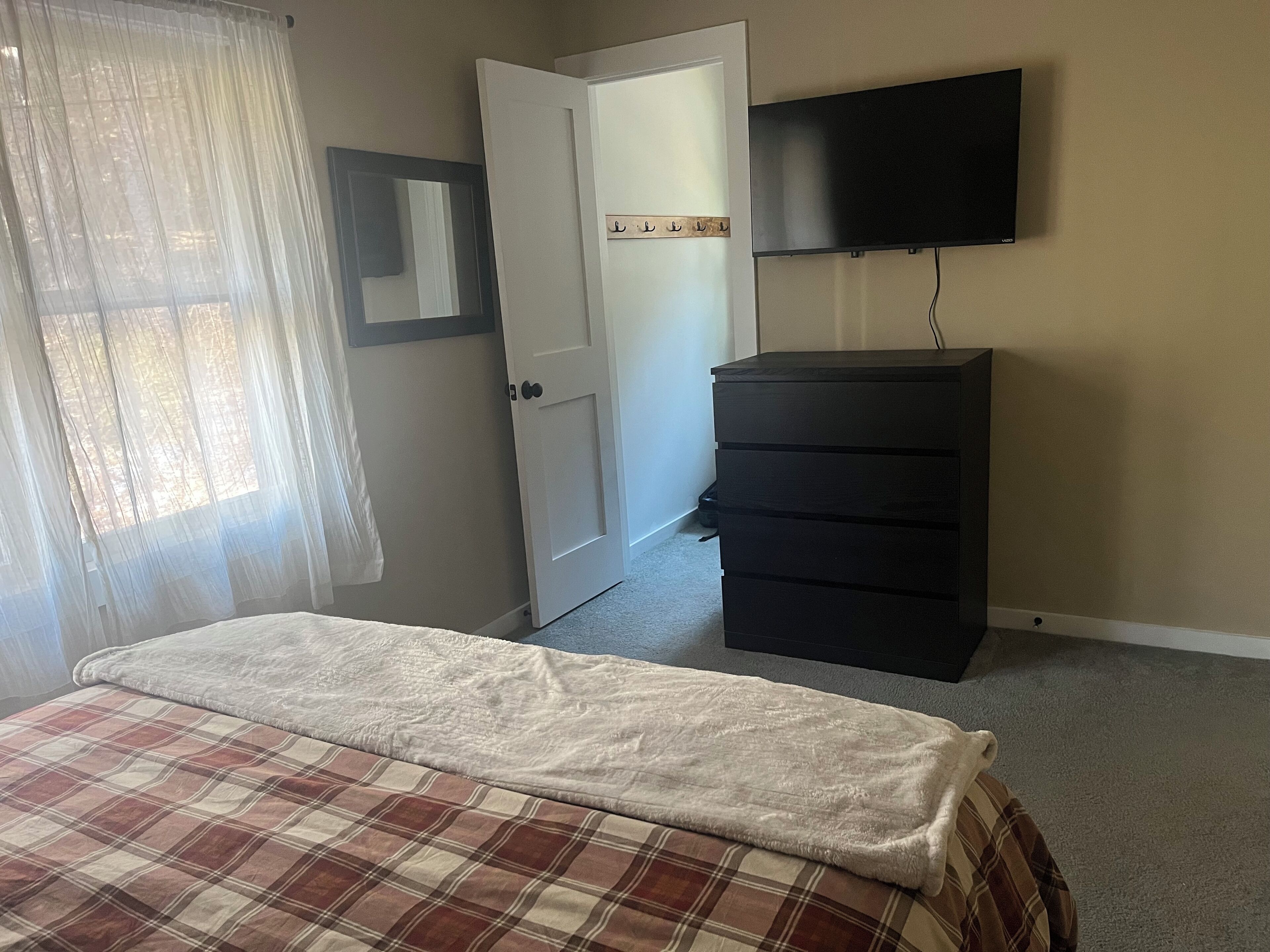 3 bedrooms, desk, free WiFi, bed sheets