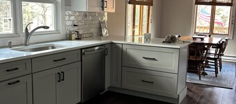 Cozy 3 bedroom 2 bathroom chalet centrally located in Southern Vermont.