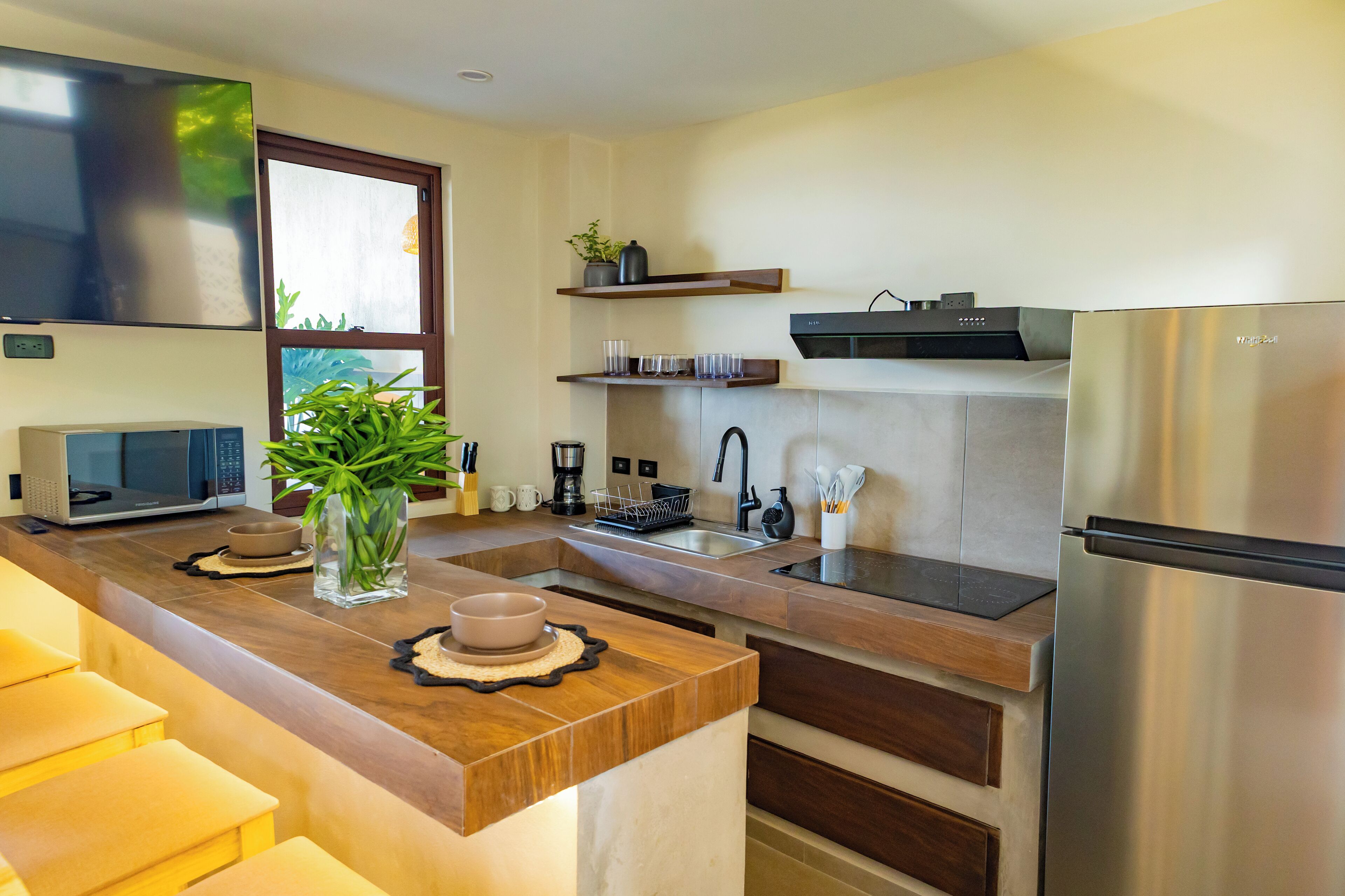Full-sized fridge, microwave, stovetop, electric kettle