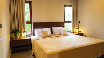 Laptop workspace, soundproofing, free WiFi