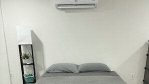 1 室のベッドルーム、WiFi、ベッドシーツ