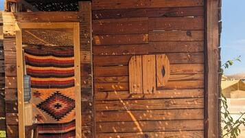 シャワー、タオル、石鹸、シャンプー