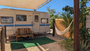 Classic Mobile Home | Free WiFi, bed sheets