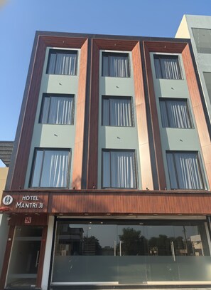 Front of property - Hotel Mantri Ji (Ujjain)