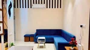 Lobby sitting area - Hotel Mantri Ji (Ujjain)