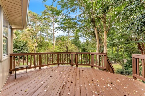 Spacious 4-bedroom Minutes to downtown Greenville