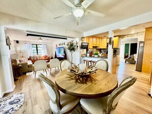 Interior - Lantana Charm Amazing Backyard with Heated Pool, Hot Tub, Kayaks, Beach 1 mile (Lantana)