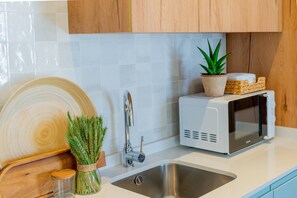 Fridge, microwave, oven, stovetop - VIVA Boavista Duplex Retreat (Porto)