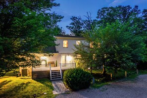 Exterior - Pond Farmhouse w/ 7 Bedrooms, Hot Tub, Game room, Fire pit, Pet-Friendly! (Elkton)