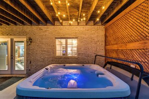 Indoor spa tub - Pond Farmhouse w/ 7 Bedrooms, Hot Tub, Game room, Fire pit, Pet-Friendly! (Elkton)