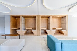 المنشأة من الداخل