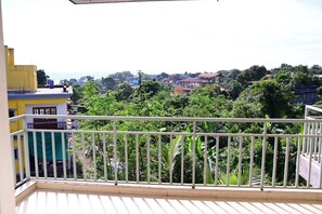 Deluxe Double Room, Hill View | Balcony - Maharaja Agrashen Bhawan (Panaji)