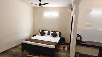 Habitación doble superior, vista a la colina | Escritorio, espacio para trabajar con laptop y wifi gratis