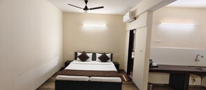 Superior Double Room, Hill View | Desk, laptop workspace, free WiFi - Maharaja Agrashen Bhawan (Panaji)