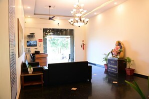 ฝ่ายต้อนรับ