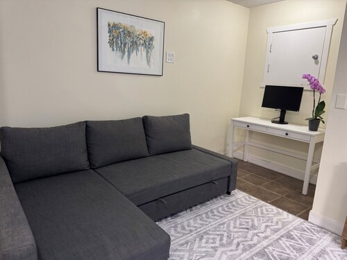 Cedar-Cottage Comfort Suite
