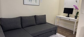 Cedar-Cottage Comfort Suite