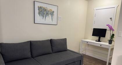 Cedar-Cottage Comfort Suite