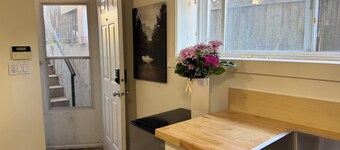 Cedar-Cottage Comfort Suite