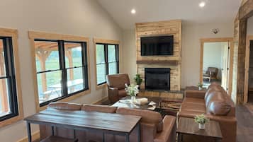 Smart TV, table tennis