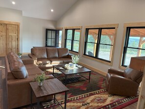 Interior - The Starry Pines. Family Cabin 5BR, Aladdin WY, tucked in the Black Hills Forest (Aladdin)