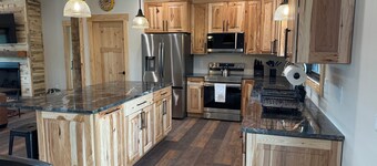 The Starry Pines. Family Cabin 5BR, Aladdin WY, tucked in the Black Hills Forest