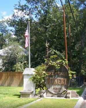 المنطقة المحيطة بالمنشأة