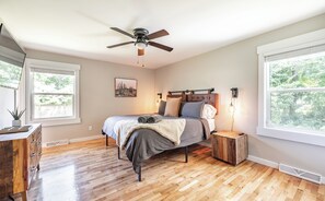 2 bedrooms, iron/ironing board, WiFi, bed sheets