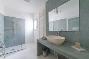 Shower, hair dryer, bidet, towels - Dar Dalila Warm and cozy Salento home (GAGLIANO DEL CAPO)