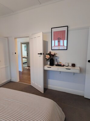 3 bedrooms, iron/ironing board, WiFi, bed sheets - Art Deco Bungalow 3BDR 2Baths 10mins drive to Brighton/Elwood beach (Ormond)