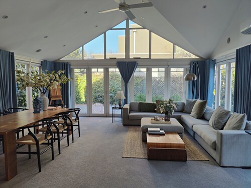 Art Deco Bungalow 3BDR 2Baths 10mins drive to Brighton/Elwood beach