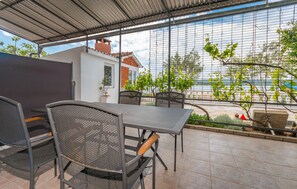 Outdoor dining - Stunning apartment in Turanj with WiFi (Turanj)
