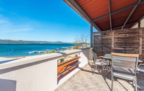 Outdoor dining - 1 bedroom cozy apartment in Turanj (Turanj)