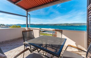 Outdoor dining - 1 bedroom cozy apartment in Turanj (Turanj)