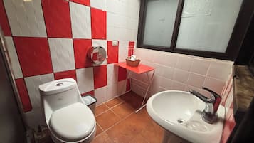 Family Triple Room | Bathroom | Towels, soap, shampoo, toilet paper