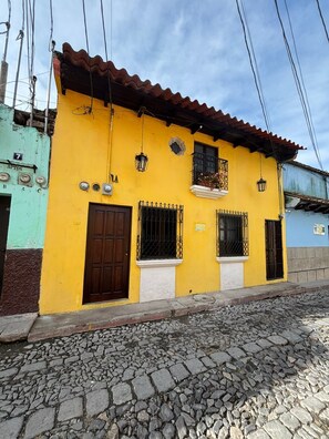 Fachada de la propiedad