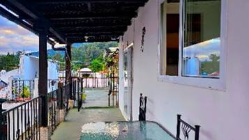 Suite familiar, balcón | Terraza o patio