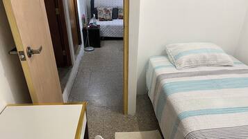 1 habitación, tabla de planchar con plancha, wifi y ropa de cama