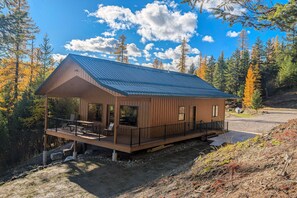 Exterior - Newly built cabin, unparalleled views of forest, close to ski, hiking and lake (Kalispell)