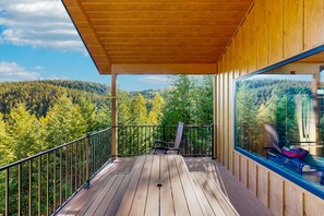 Property grounds - Newly built cabin, unparalleled views of forest, close to ski, hiking and lake (Kalispell)