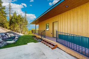 Exterior - Newly built cabin, unparalleled views of forest, close to ski, hiking and lake (Kalispell)