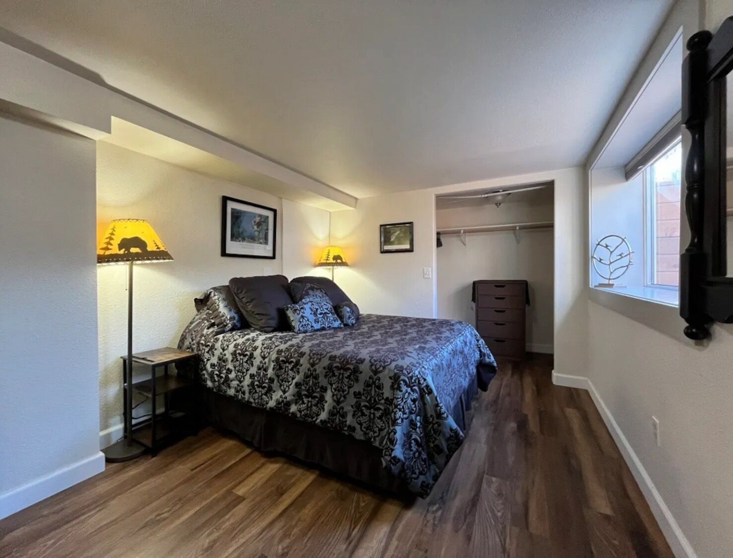 1 slaapkamer, een strijkplank/strijkijzer, wifi, beddengoed