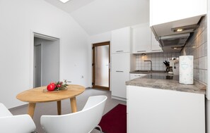 Fridge, oven, stovetop, coffee/tea maker - Amazing apartment in Mali Losinj with WiFi (Mali Losinj)