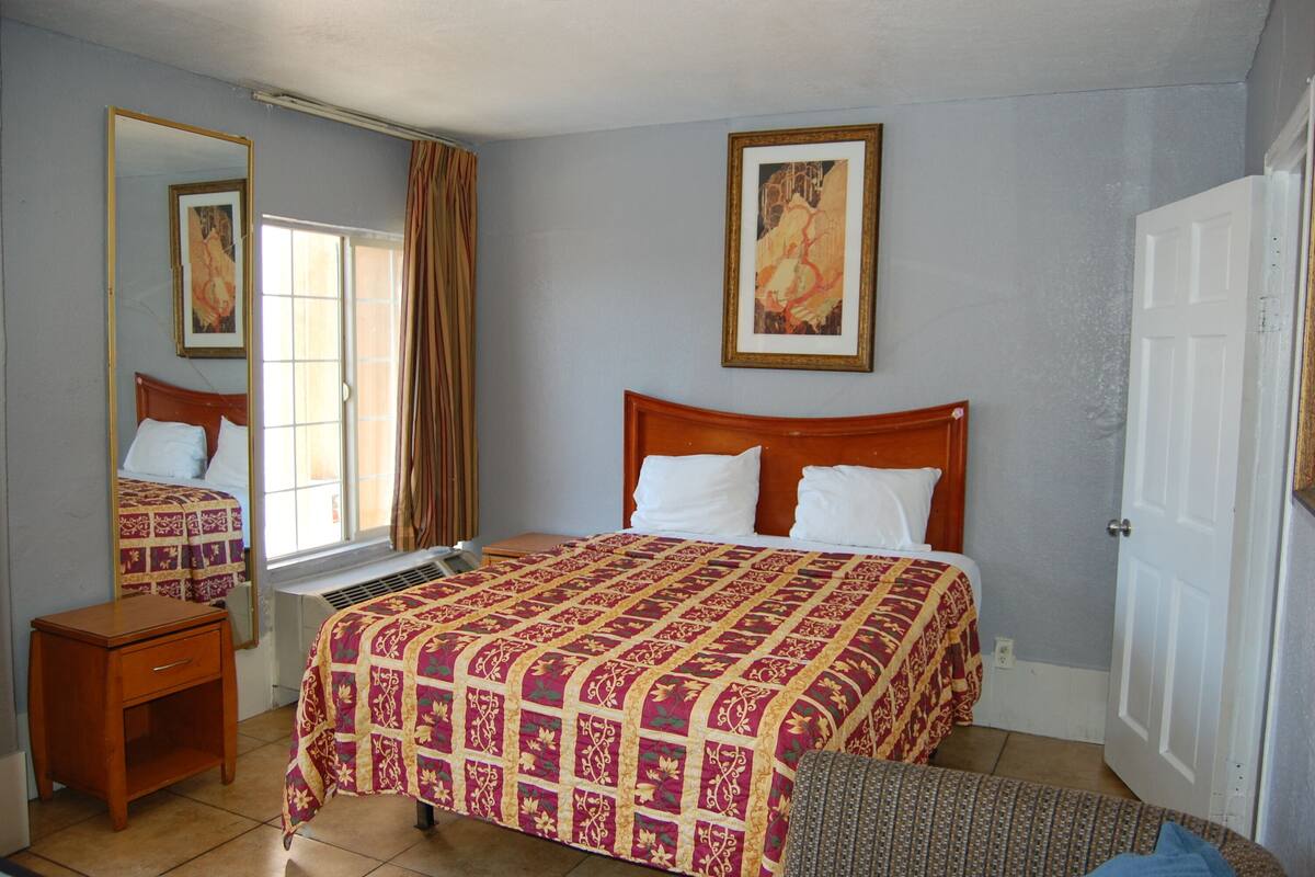 Free WiFi, bed sheets