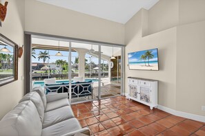 TV - Heated Pool Home on the Water w/ Fishing, direct access Boating & a Pool Table! (Cape Coral)