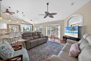 TV - Heated Pool Home on the Water w/ Fishing, direct access Boating & a Pool Table! (Cape Coral)
