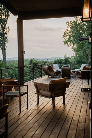 Terrace/patio - Swanky Chalet with Sauna, HotTub, EpicView, Golf, King Suite (Blue Ridge)