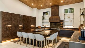 KĂŒhlschrank, Mikrowelle, Ofen, Herdplatte