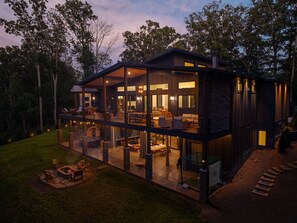 Outdoor dining - Swanky Chalet with Sauna, HotTub, EpicView, Golf, King Suite (Blue Ridge)